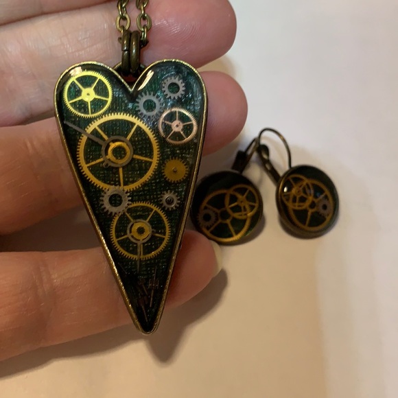 Real vintage Watch gears Heart Necklace - Picture 2 of 9